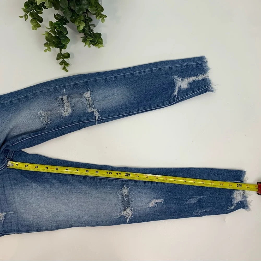 KanCan Women’s Distressed Hem High Rise Light Wash Jeans Size 0 or 23 - Picture 12 of 13